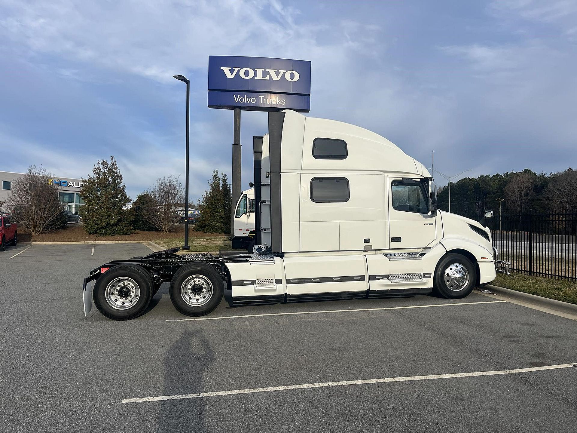 2023-volvo-vnl+860.1.jpg